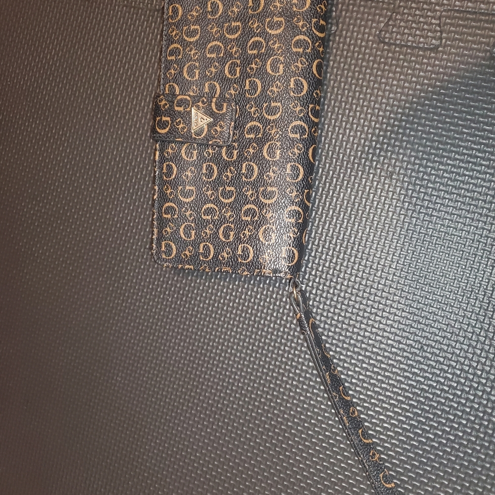 Guess wallet